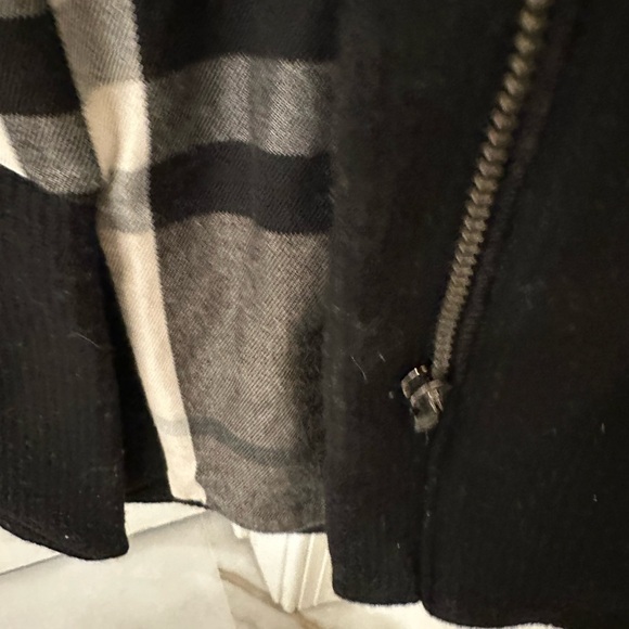 Burberry children’s jacket 5t (in my opinion runs small) - Picture 8 of 12